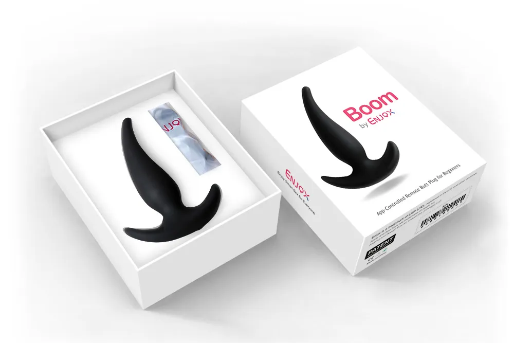 Boom beginner anal plug product packaging shown with its contents. The box includes the Boom anal plug and a discreet storage pouch. The packaging emphasizes privacy and sleek design, highlighting the product’s secure and elegant presentation.