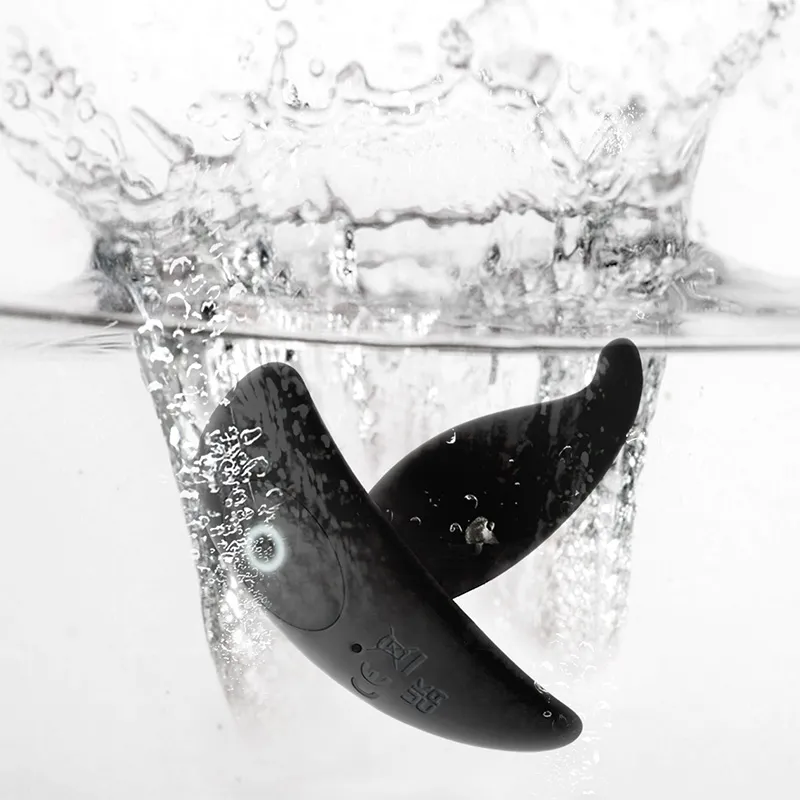 Boom beginner anal plug submerged in water, demonstrating its IPX7 waterproof rating for safe use in the shower or bath.
